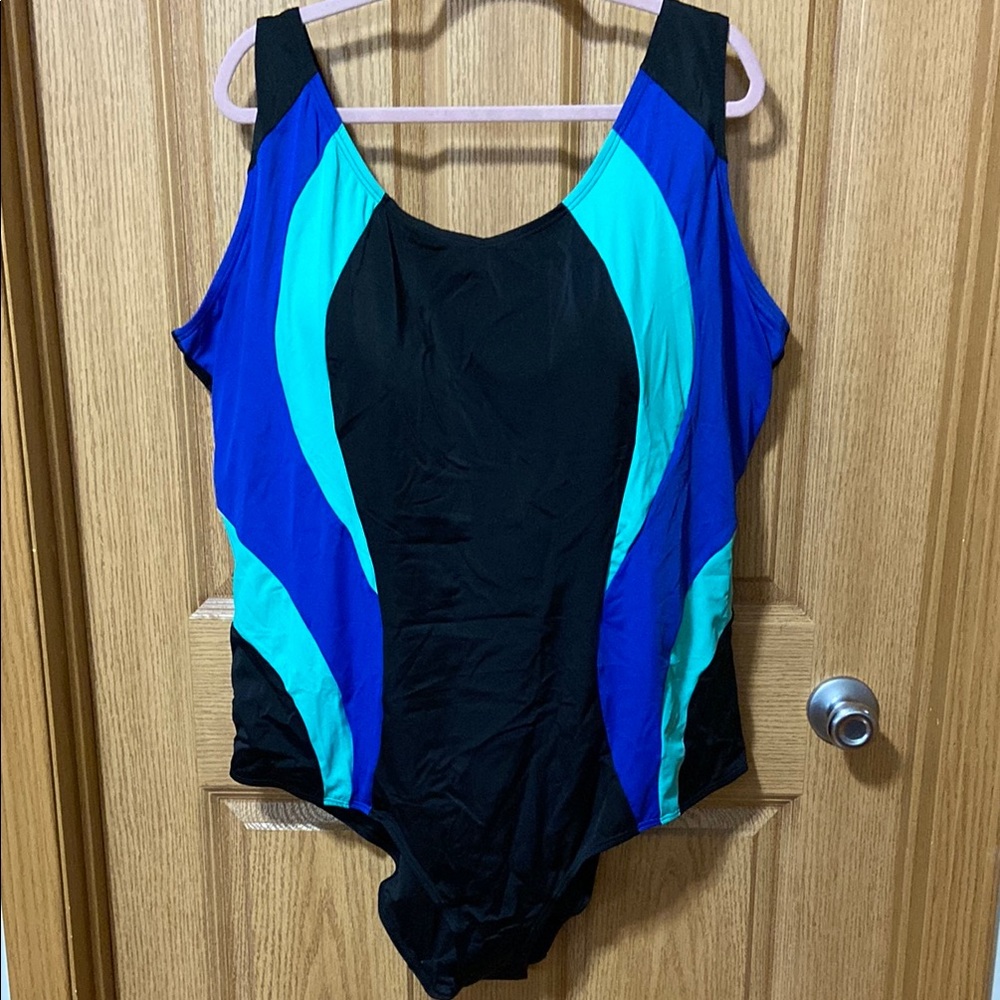 NWT Avenue Plus Size 30 One Piece Tank Style Swimsuit Colorblock Black